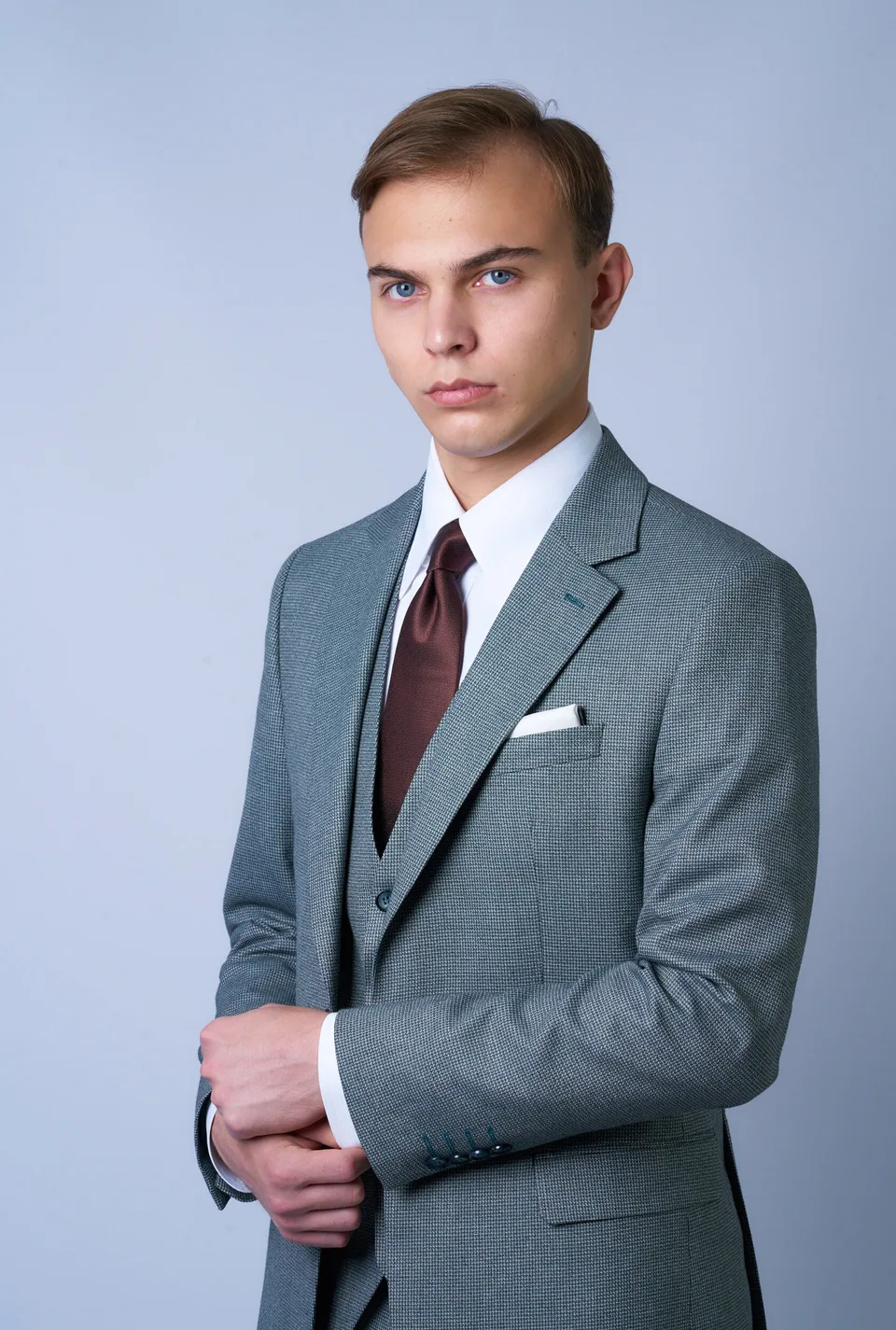 Костюм тройка зеленый — фото 4